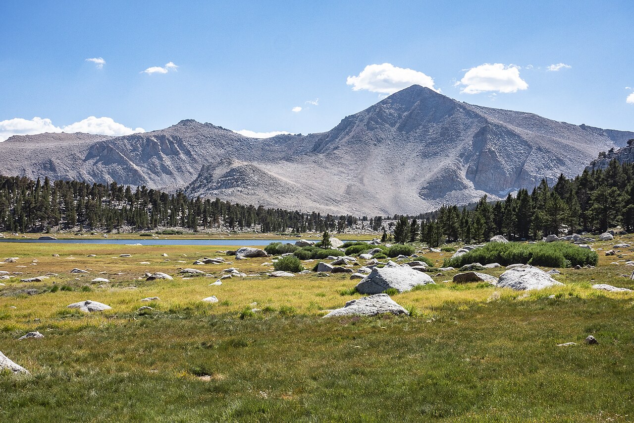Cottonwood Lake 1 and Cirque Peak in the high Sierra