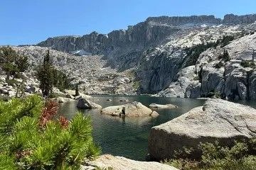 Granite Dome alpine lake and boulder basin