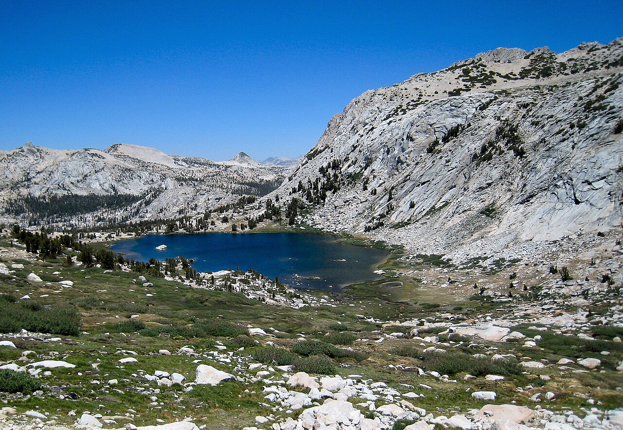 Vogelsang-area granite lake basin